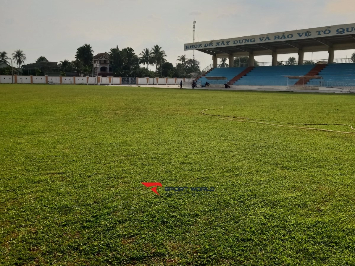 Sân bóng Hòa Thành stadium