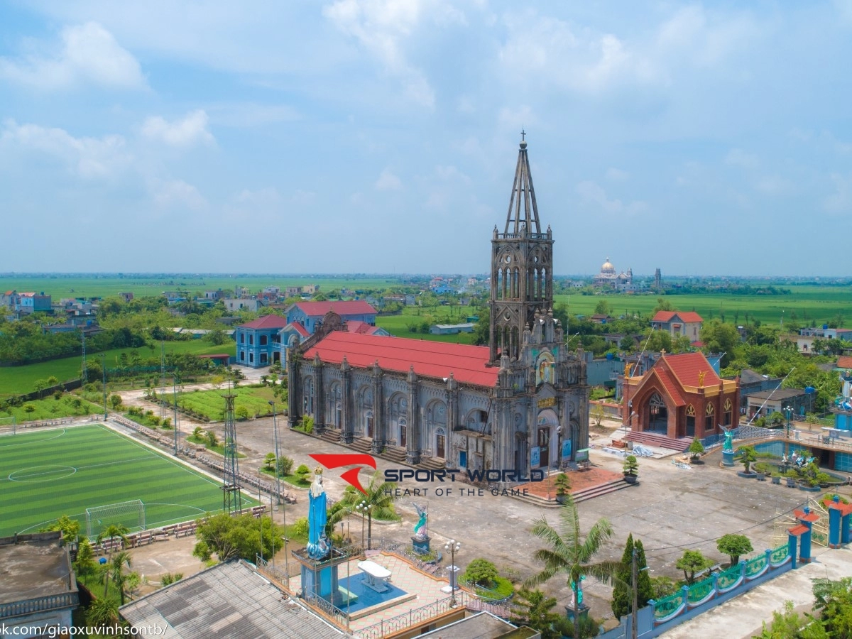 Sân bóng  Vinh Sơn