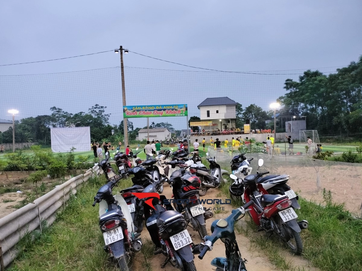 Sân bóng đá Anh Tú - Thái Nguyên