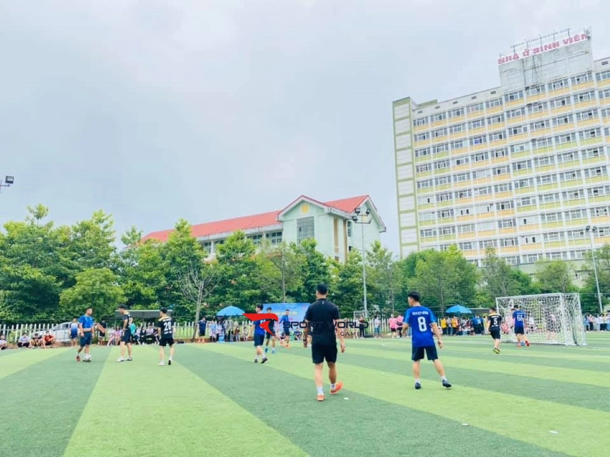 Sân bóng Trường ĐH Hồng Đức