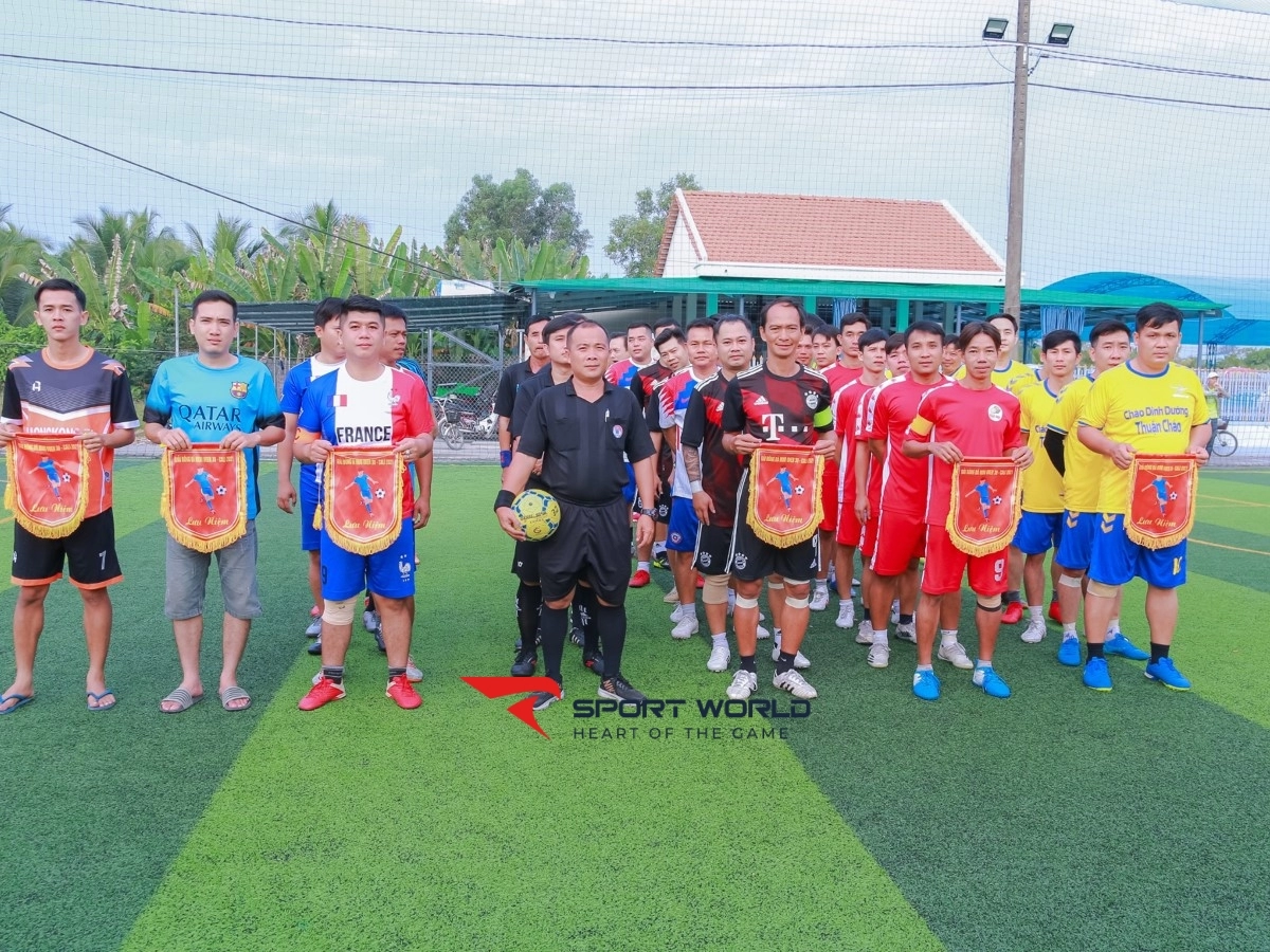 Sân bóng - hồ bơi Văn Nam