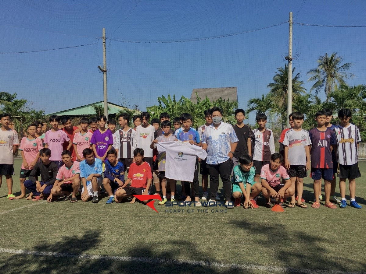 Sân bóng đá nhân tạo Hùng Hậu