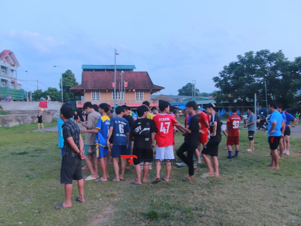 Sân đá bóng Yên Hoa