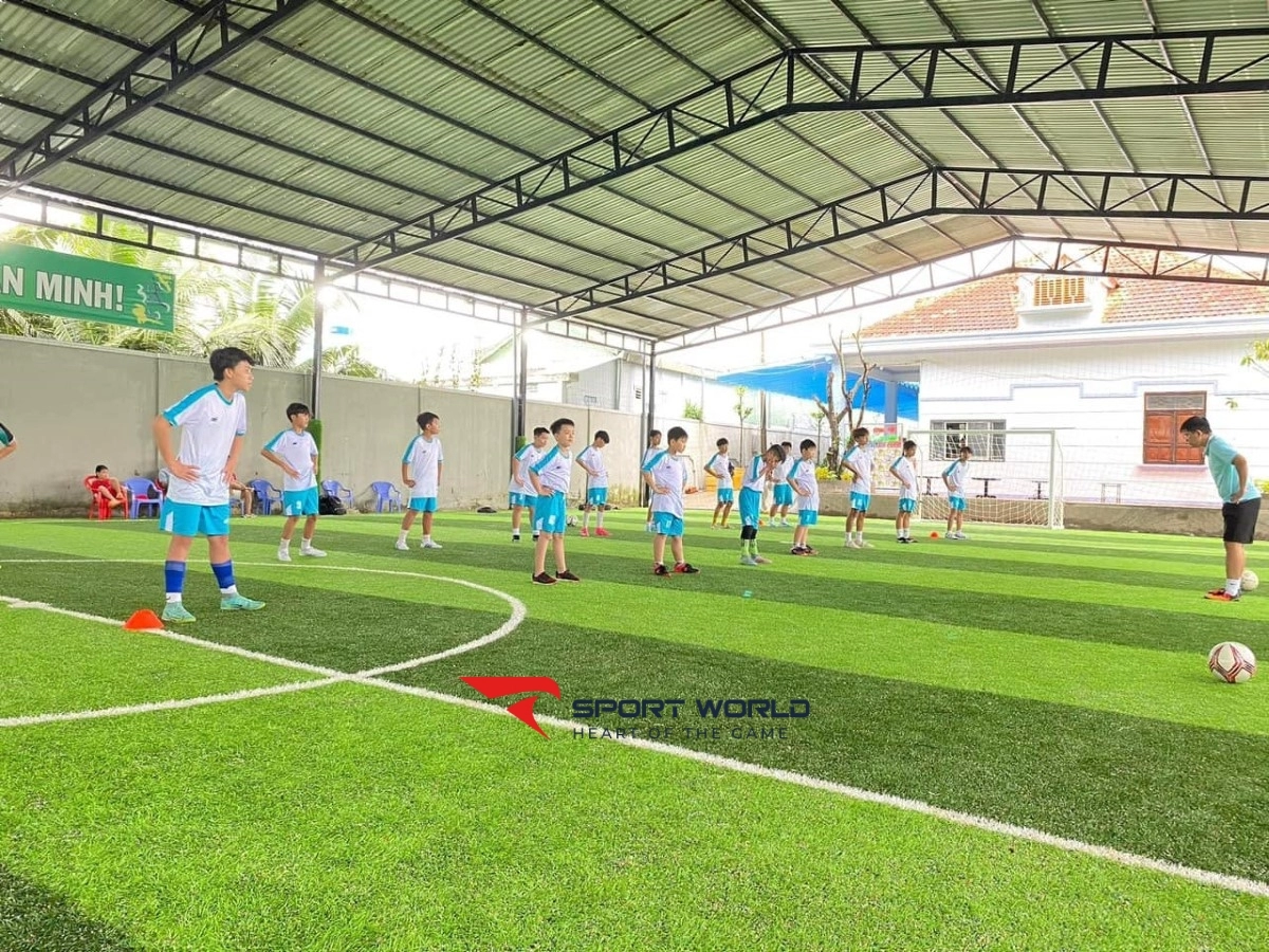 Sân bóng đá Vạn Xuân Vĩnh Long