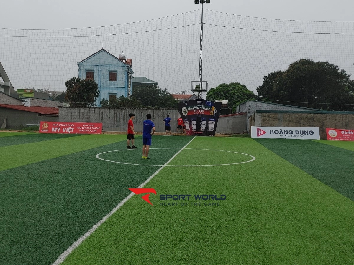 Sân bóng công ty Doanh Gia