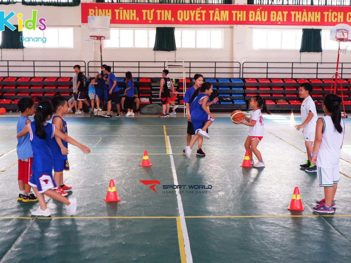 Sân bóng rổ Nhà thi đấu quân khu 5