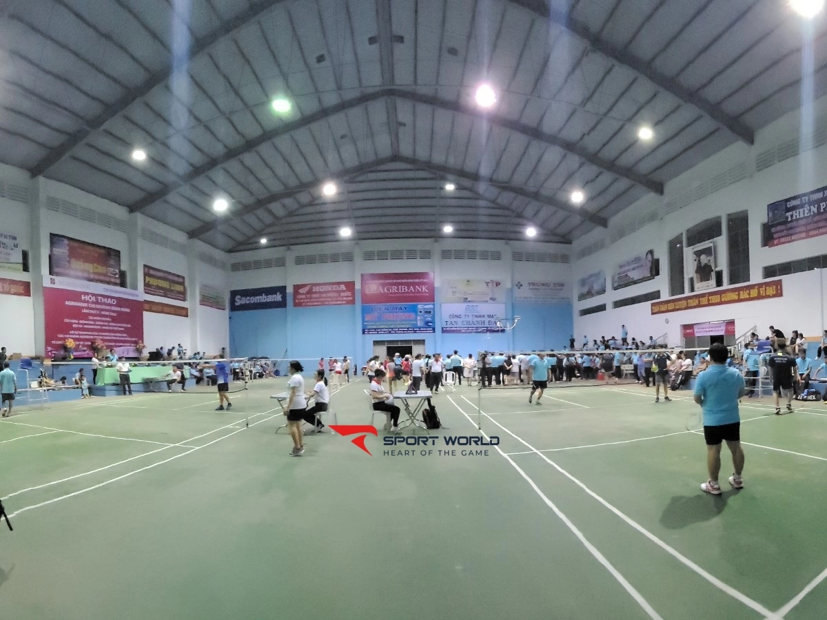 Sân cầu lông nhà thi đấu thể thao Tây Sơn
