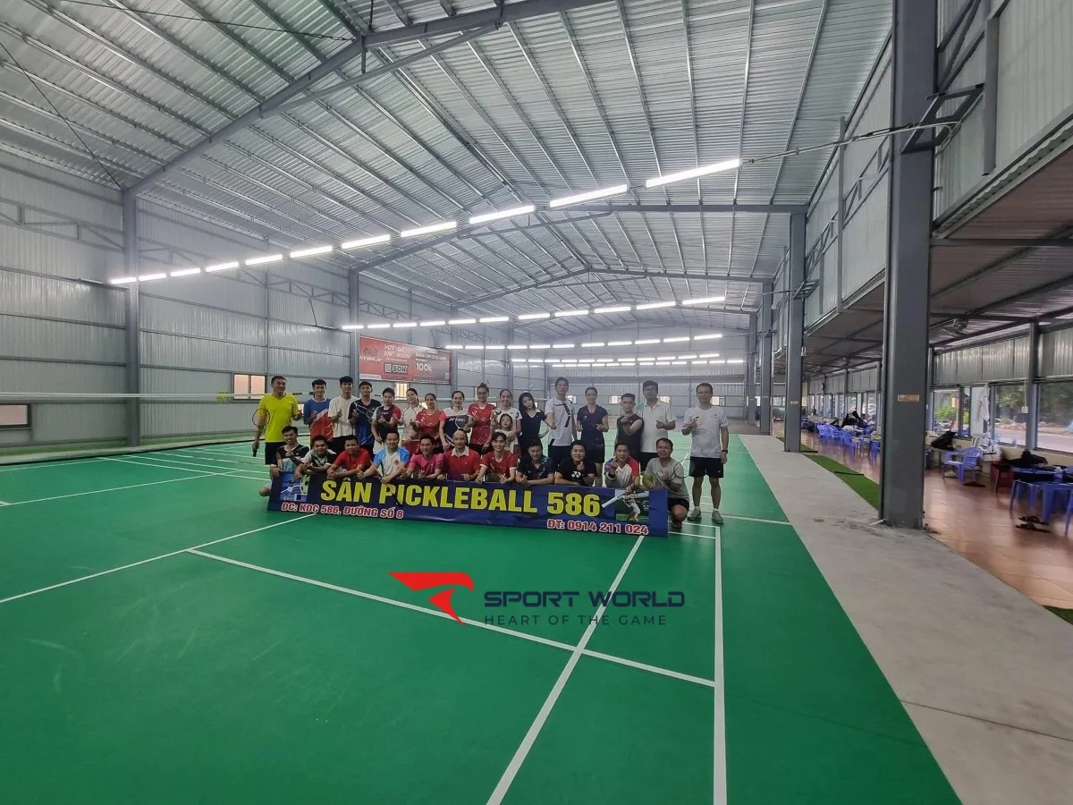 Sân cầu lông 586