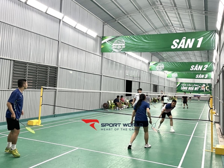 Sân cầu lông làng Hòa Mỹ