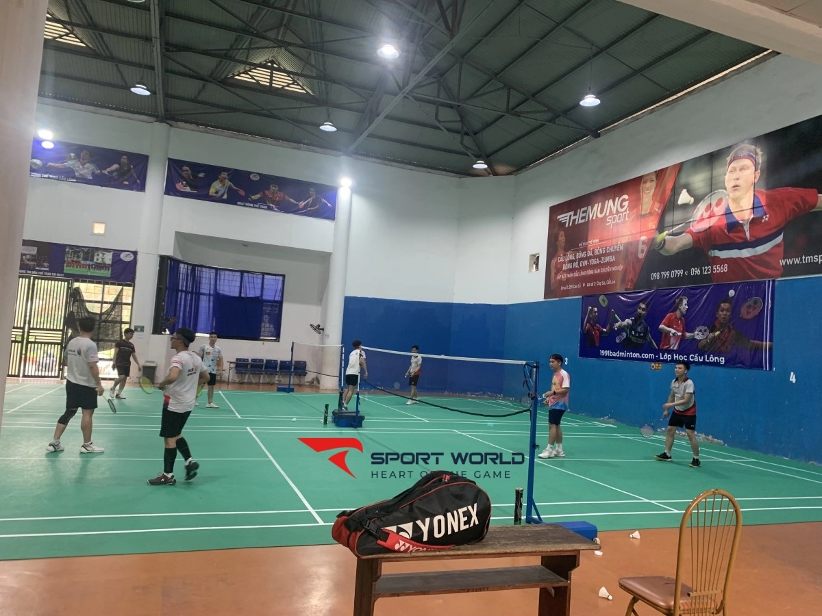 Sân cầu lông trường Cao đẳng Thương mại & Du lịch Hà Nội