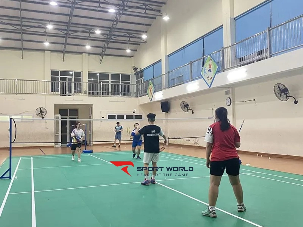 Sân cầu lông Trường Tiểu học Yên Hòa