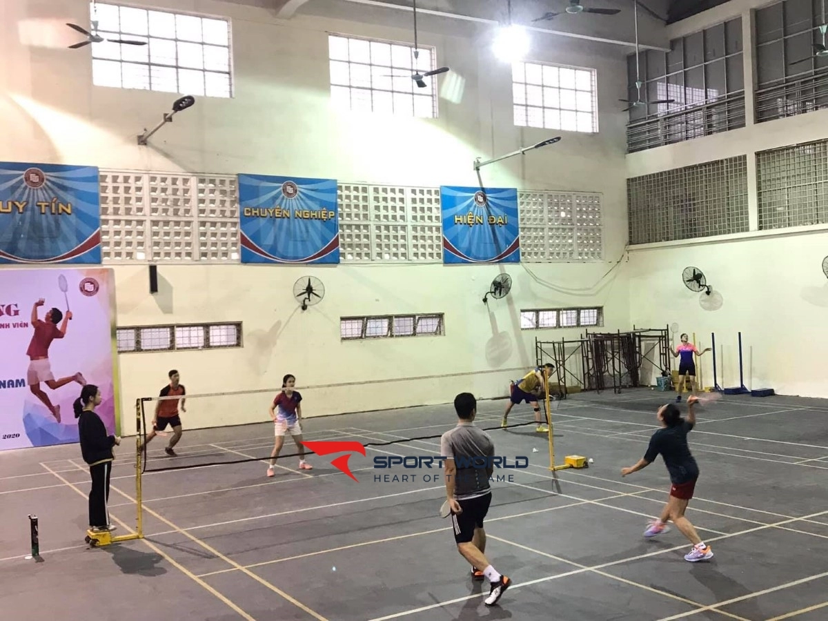 Sân cầu lông Nhà thi đấu thể thao trường Đại học Ngoại Thương