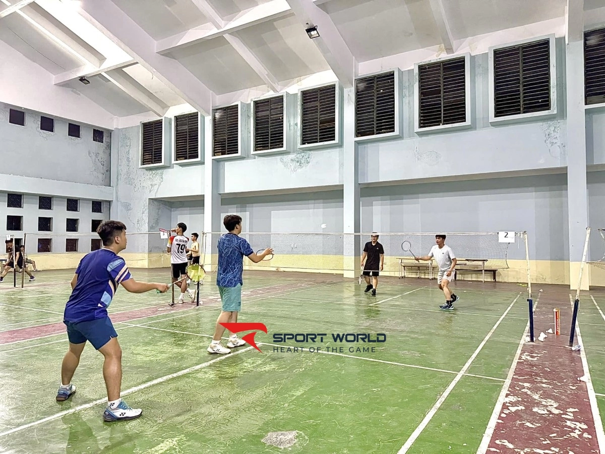 Sân cầu lông Nhà thi đấu trường Đại học Công Đoàn