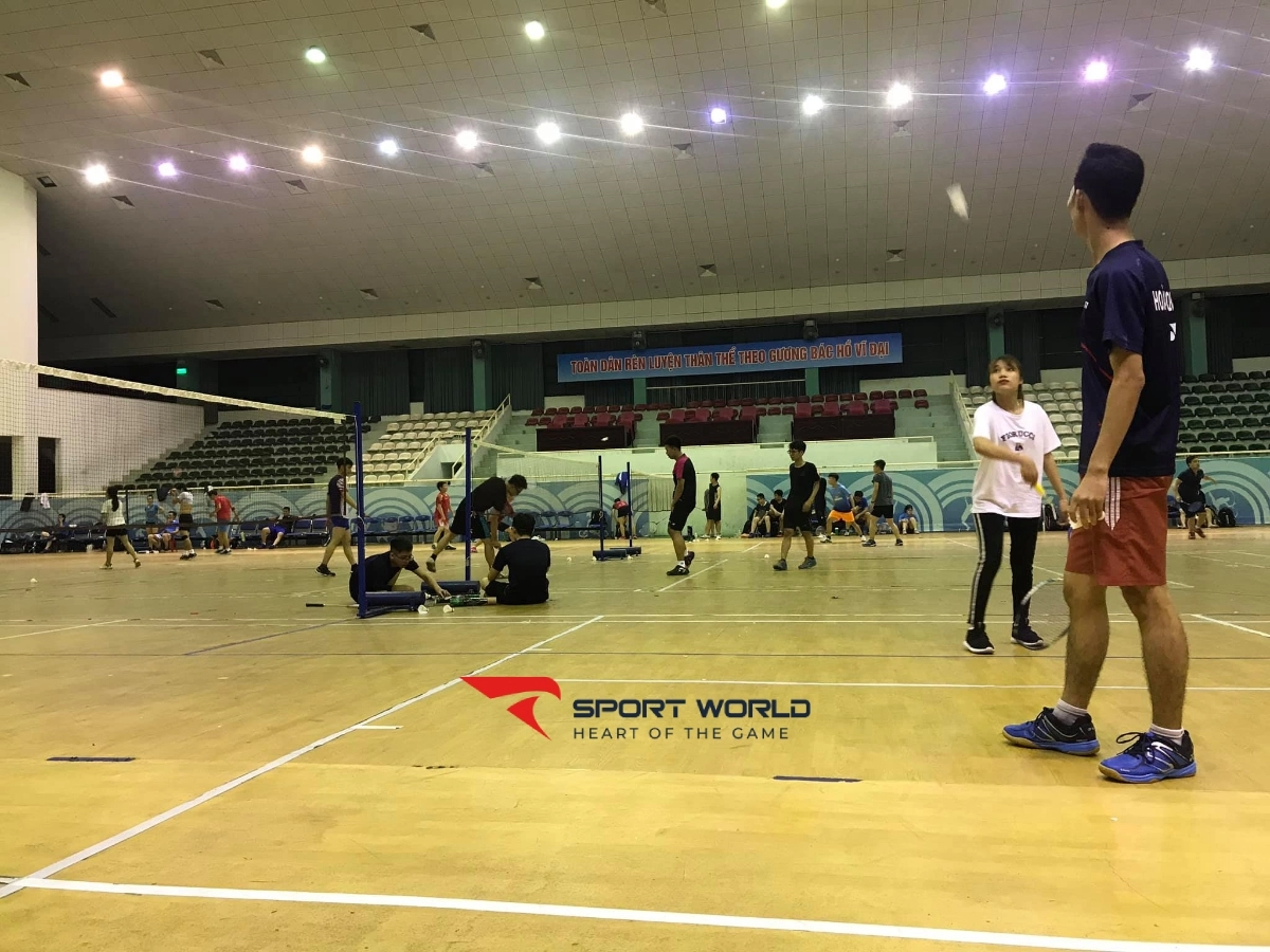 Sân cầu lông trường cao đẳng nghề Bách Khoa