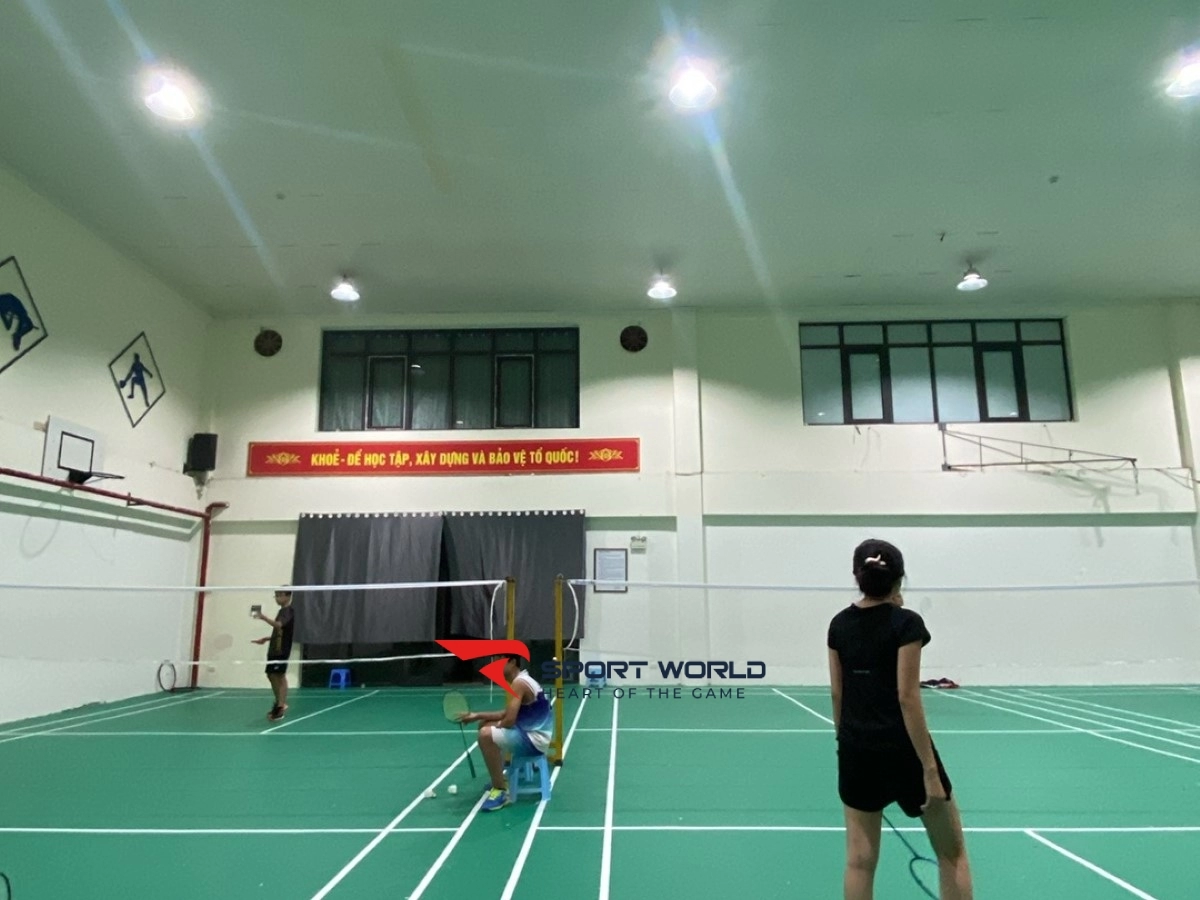 Sân cầu lông Trường THCS Khương Đình