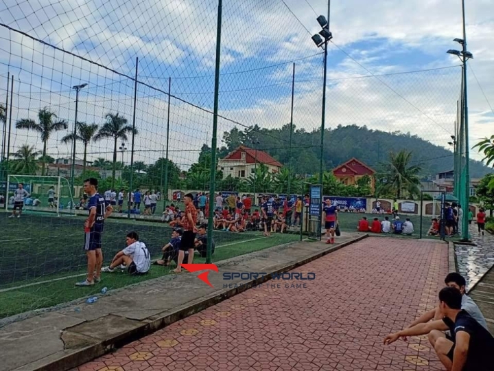 Sân bóng Lương Anh