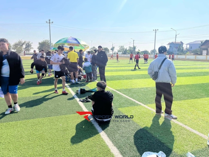 Sân bóng nhân tạo Lý Học