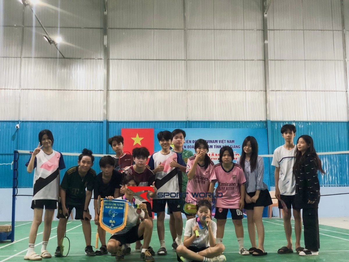 Sân cầu lông Thị Trấn Một Ngàn