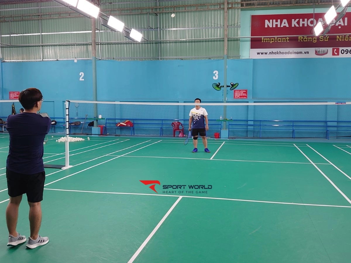 Sân cầu lông Trung Kiên