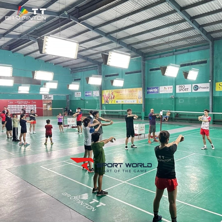 Sân cầu lông Học viện TT Badminton