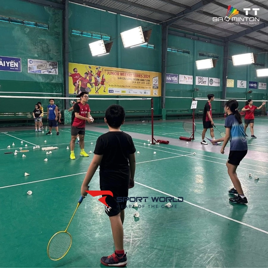 Sân cầu lông Học viện TT Badminton