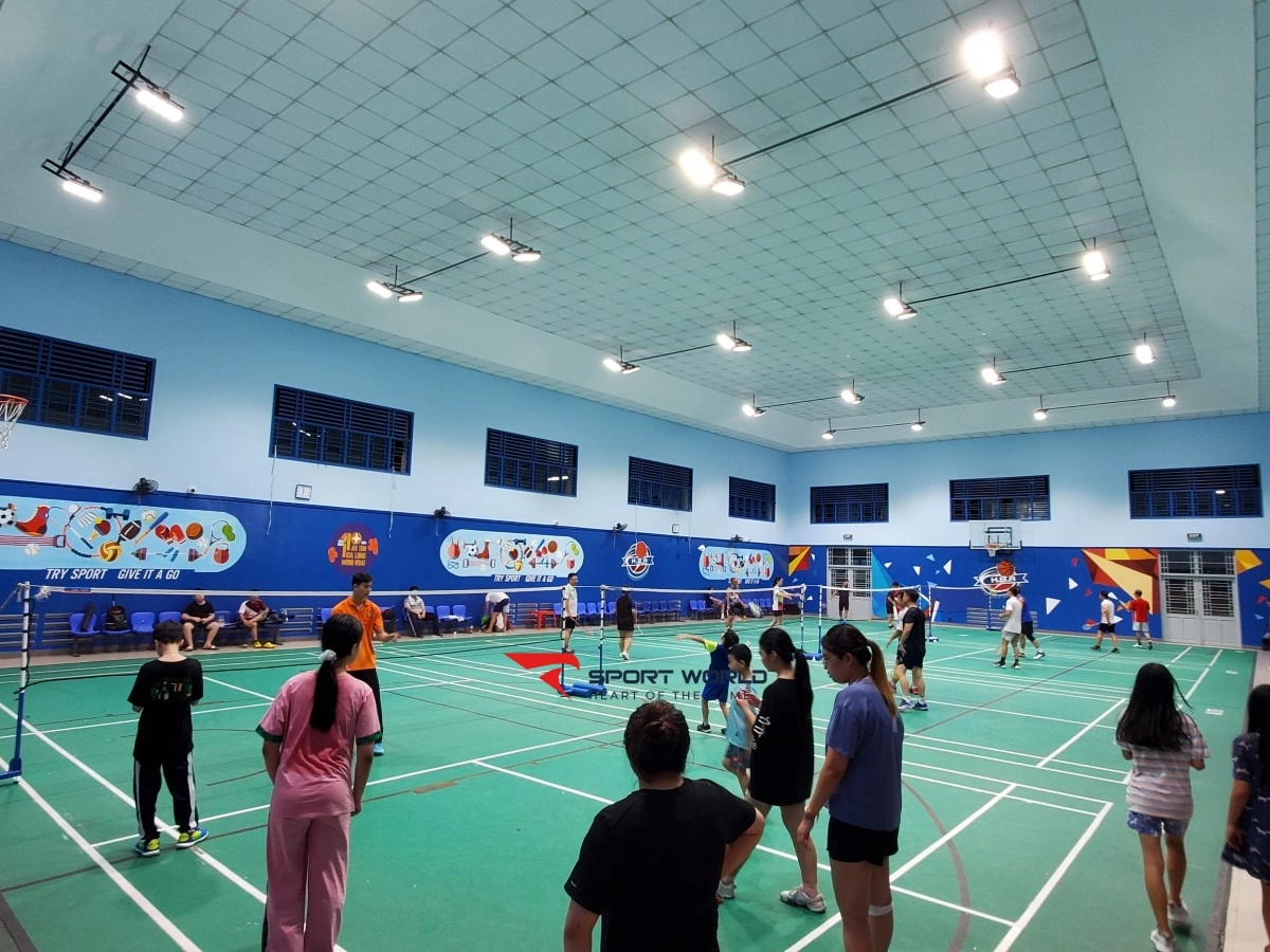 Sân cầu Lông Trường THPT Nguyễn Thị Minh Khai