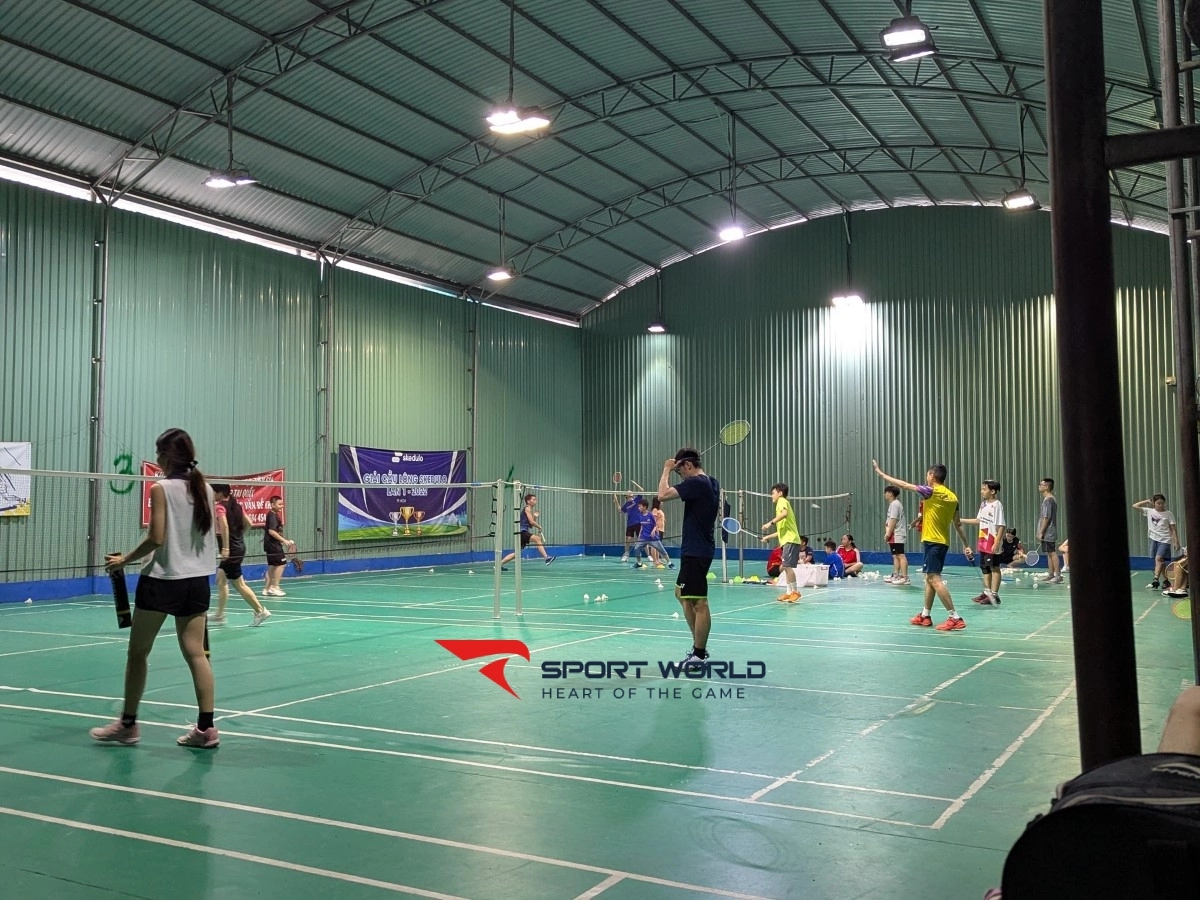 Sân cầu lông Trường tiểu học Trương Quyền