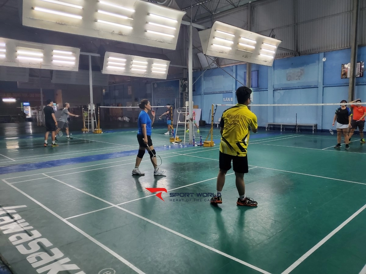 Sân cầu lông xí nghiệp toa xe Quận 3