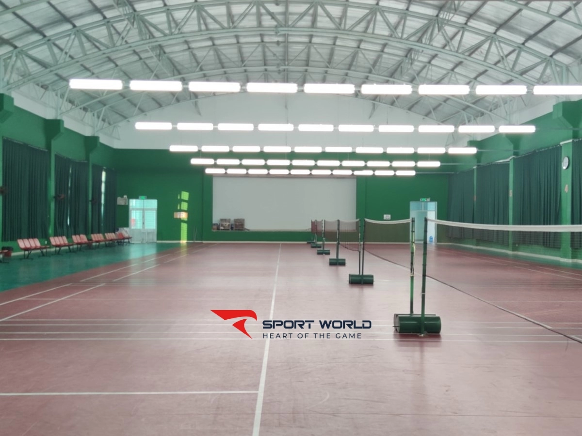 Sân cầu lông Nhà thi đấu Trường THPT Tân Bình