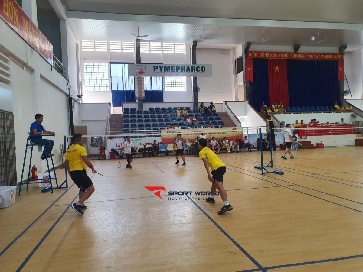 Sân Cầu Lông Nhà Thi Đấu Lê Trung Kiên