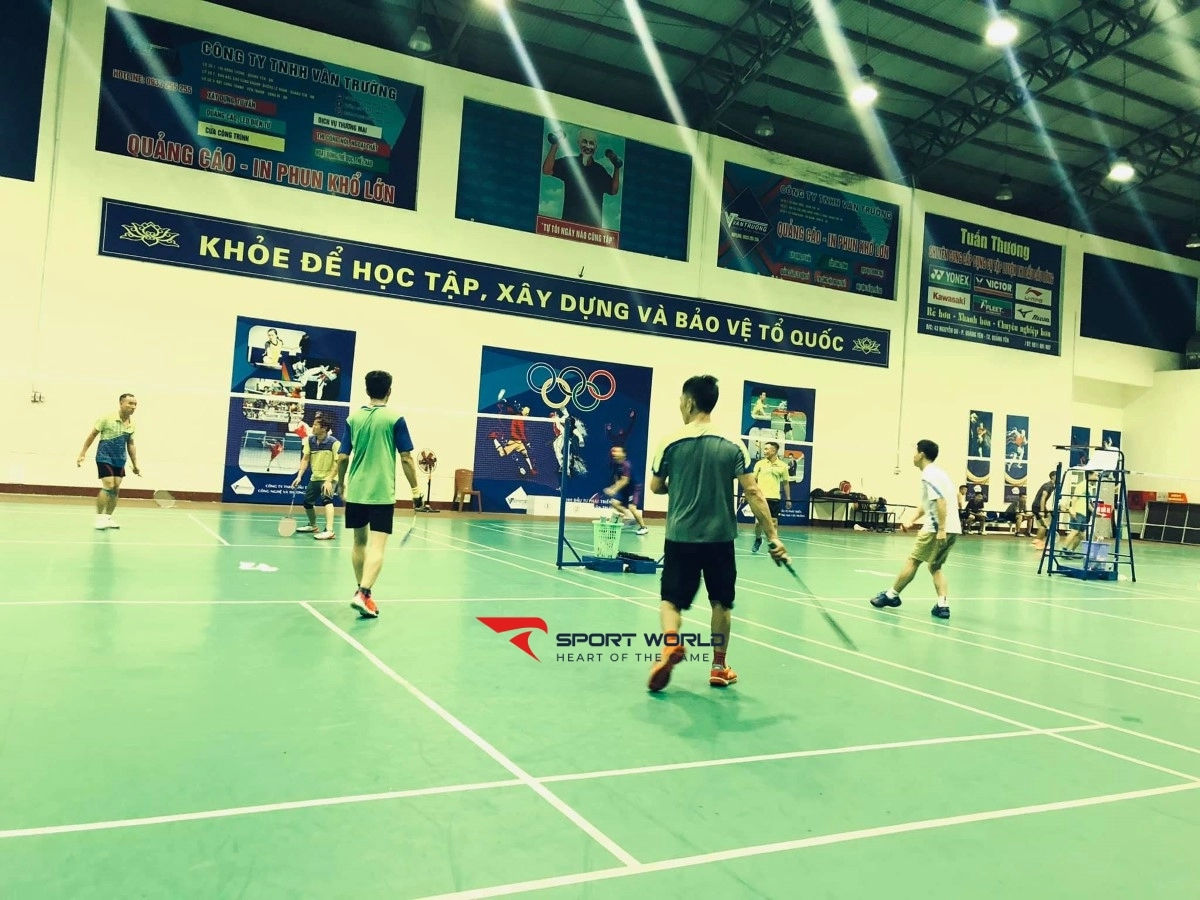 Nhà thị đấu thể thao thị xã Quảng Yên