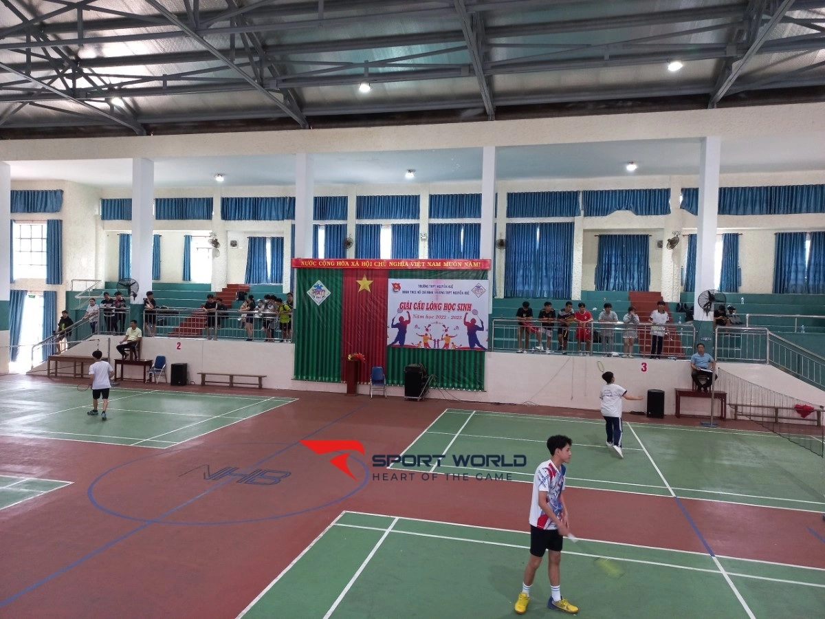 Sân cầu lông Nhà Thi Đấu Trường THPT Nguyễn Huệ - TP. Huế