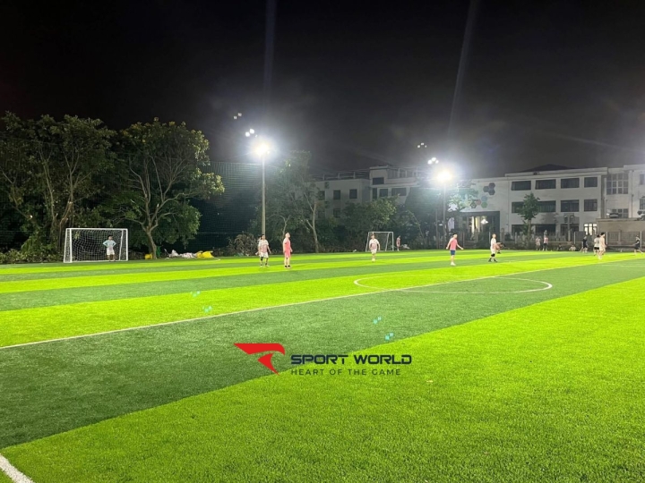 Sân bóng Thanh Trì