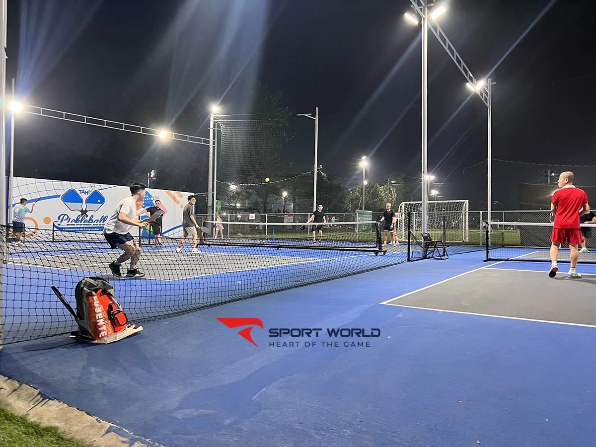 Sân Pickleball Môi Trường