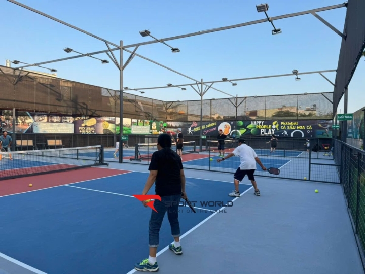 Sân Pickleball Cá Sấu Hoa Cà