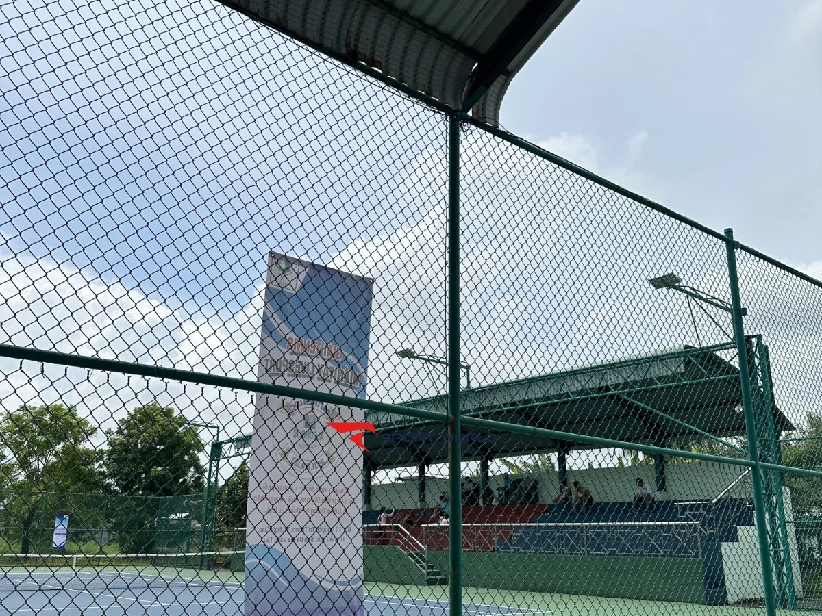 Sân tennis Trần Huỳnh