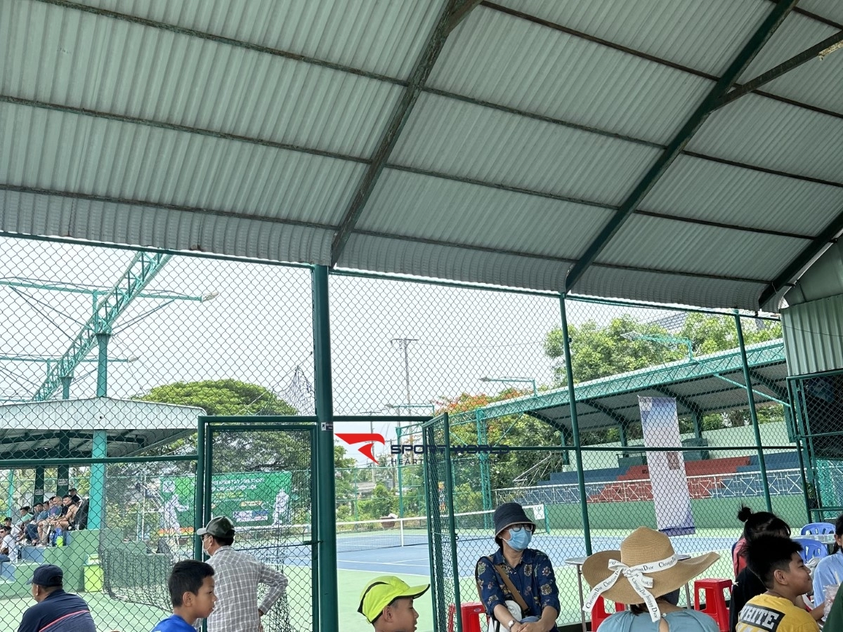 Sân tennis Trần Huỳnh