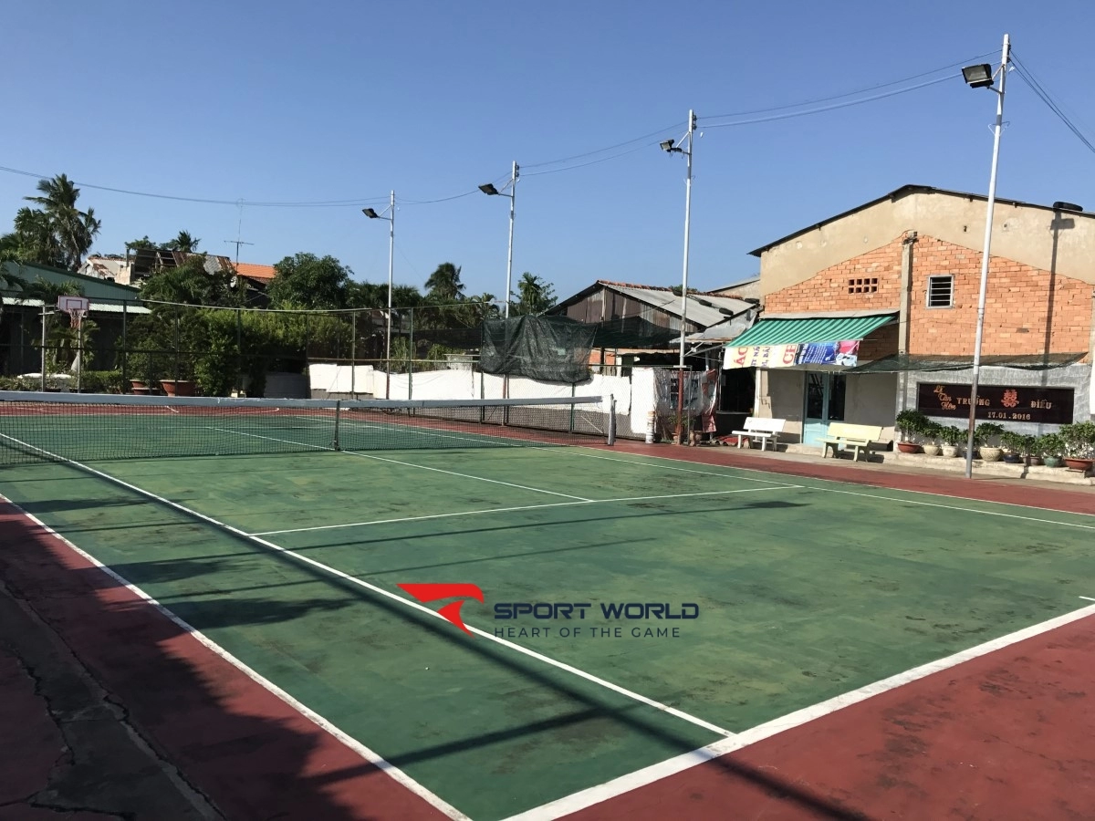 Sân tennis thầy Trường