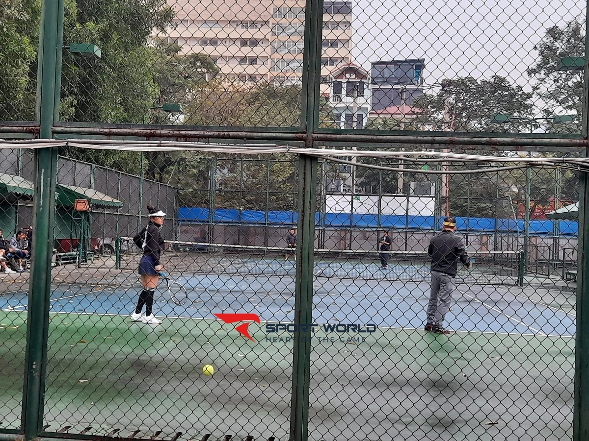 Sân tennis khu ngoại giao đoàn