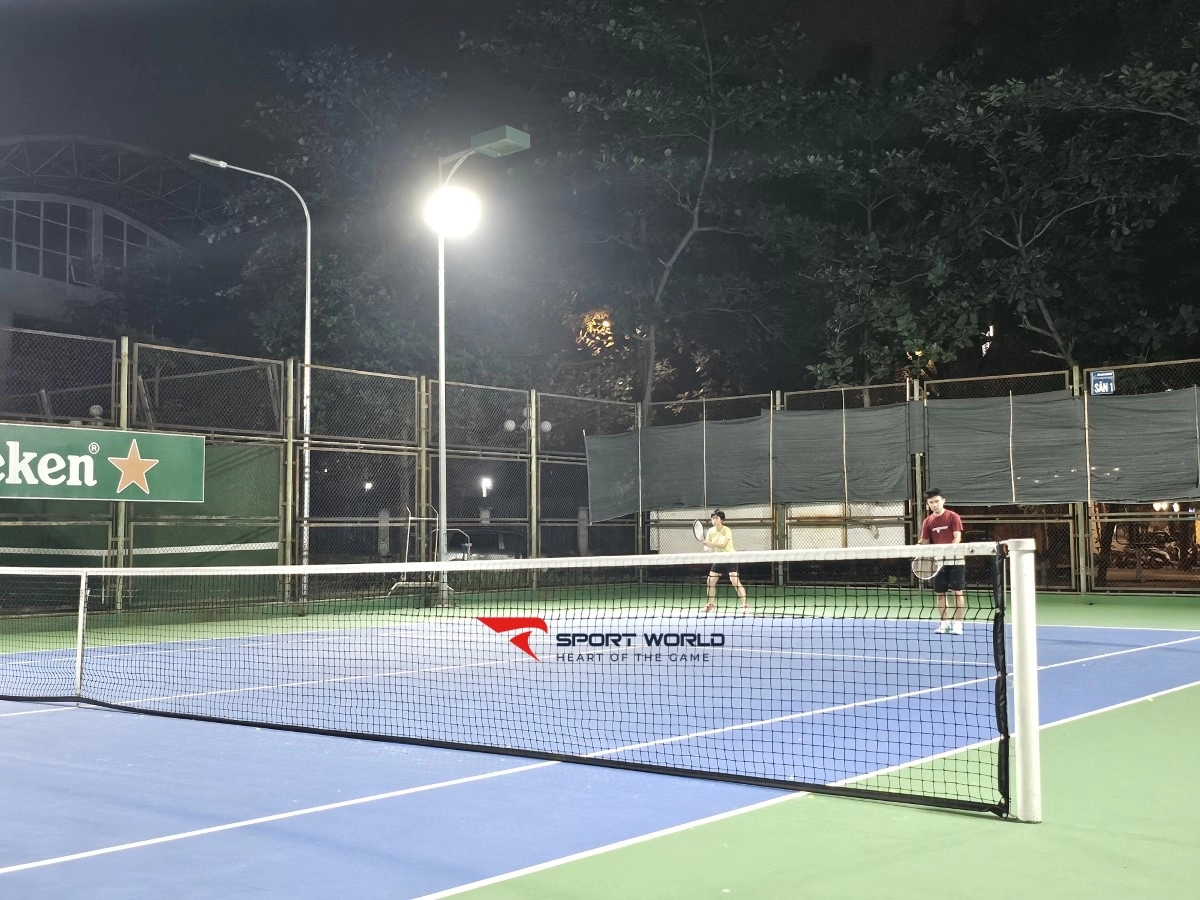 Sân tennis Việt Hưng