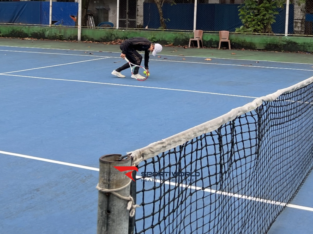 Sân tennis 584 Lạc Long Quân