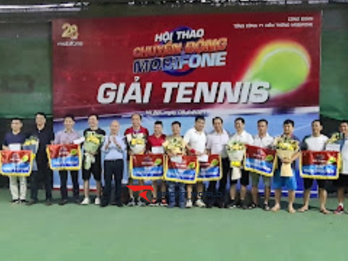 Sân tennis bộ công an Nguyễn Xiển