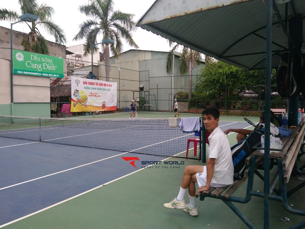 Sân tennis Quốc Hùng