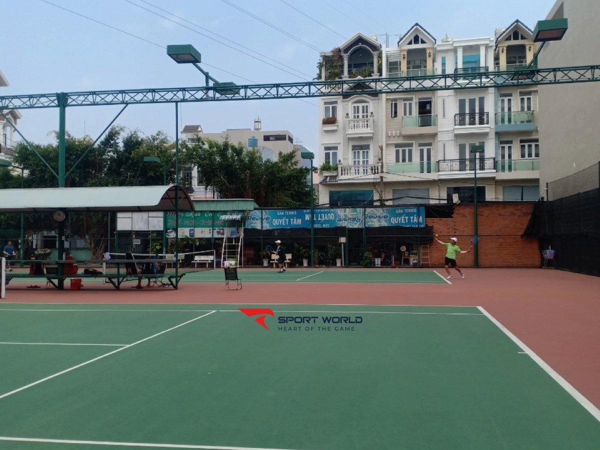 Sân tennis Quyết Tâm