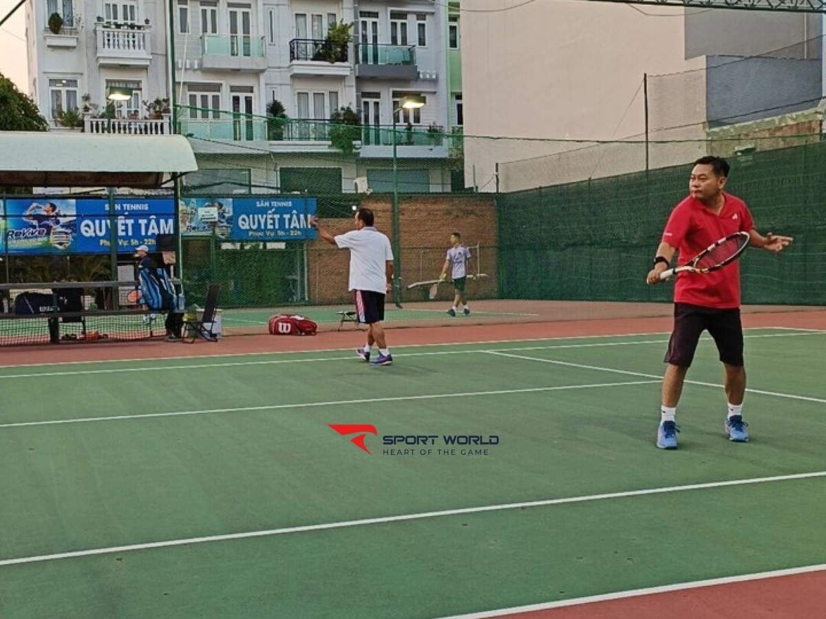 Sân tennis Quyết Tâm