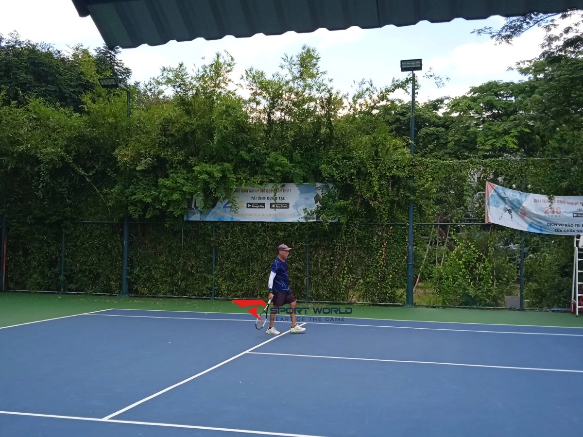 Nguyệt Quế tennis courts