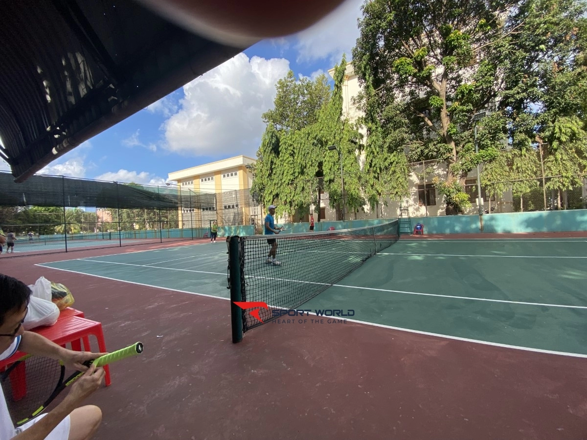 Sân tennis 242 Cộng Hòa