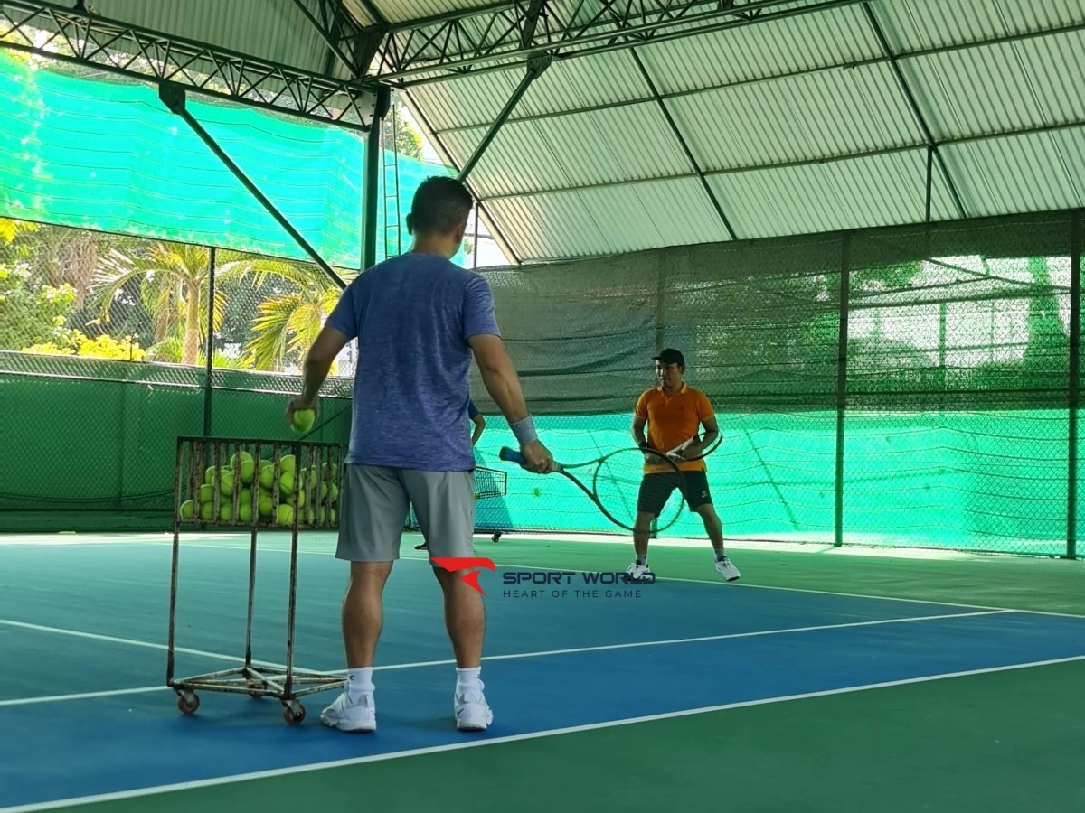 Sân Tennis Mái Che 18D Cộng Hòa