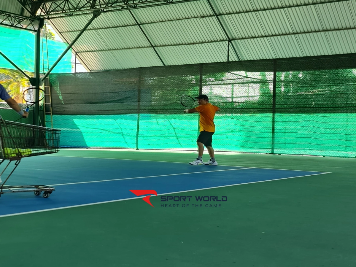 Sân Tennis Mái Che 18D Cộng Hòa