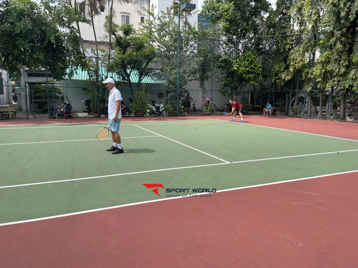 Sân tennis Hồng Ân